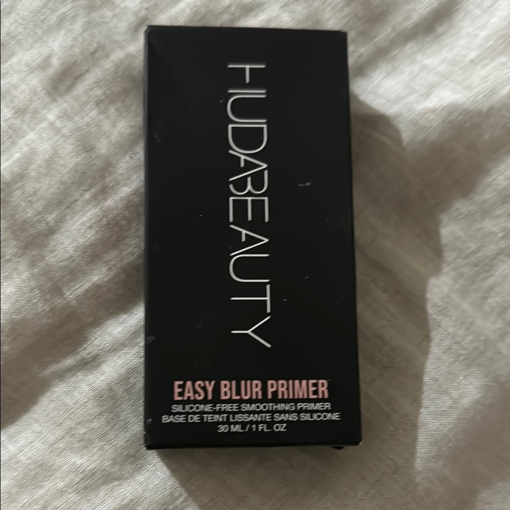 HUDA BEAUTY Black Easy Blur Primer Makeup Essential